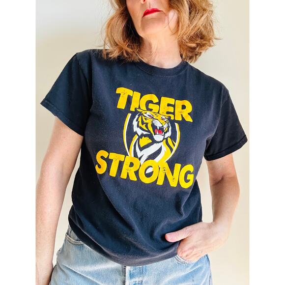 Vintage y2K Graphic T shirt Black Gold size medium Go Tigers Unisex 100% Cotton - Picture 1 of 6
